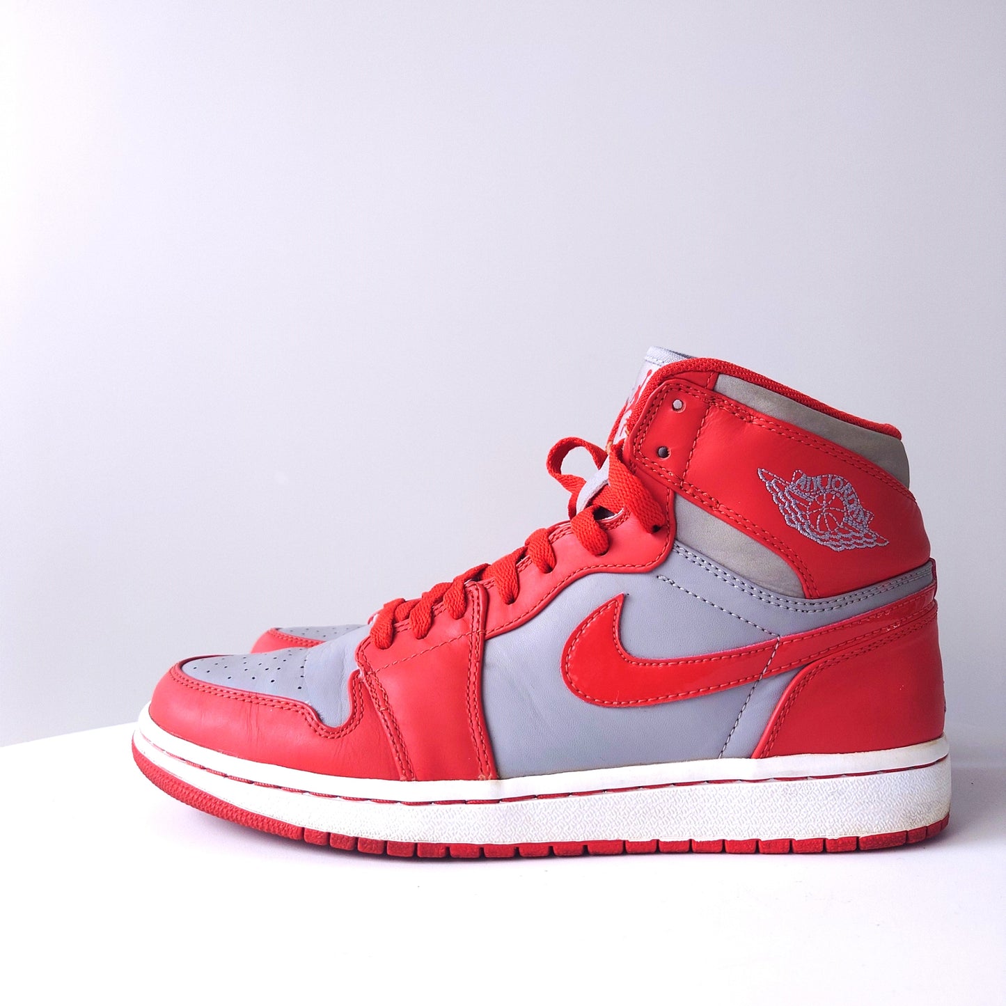 NIKE AIR JORDAN 1 RETRO HIGH ネバタ
