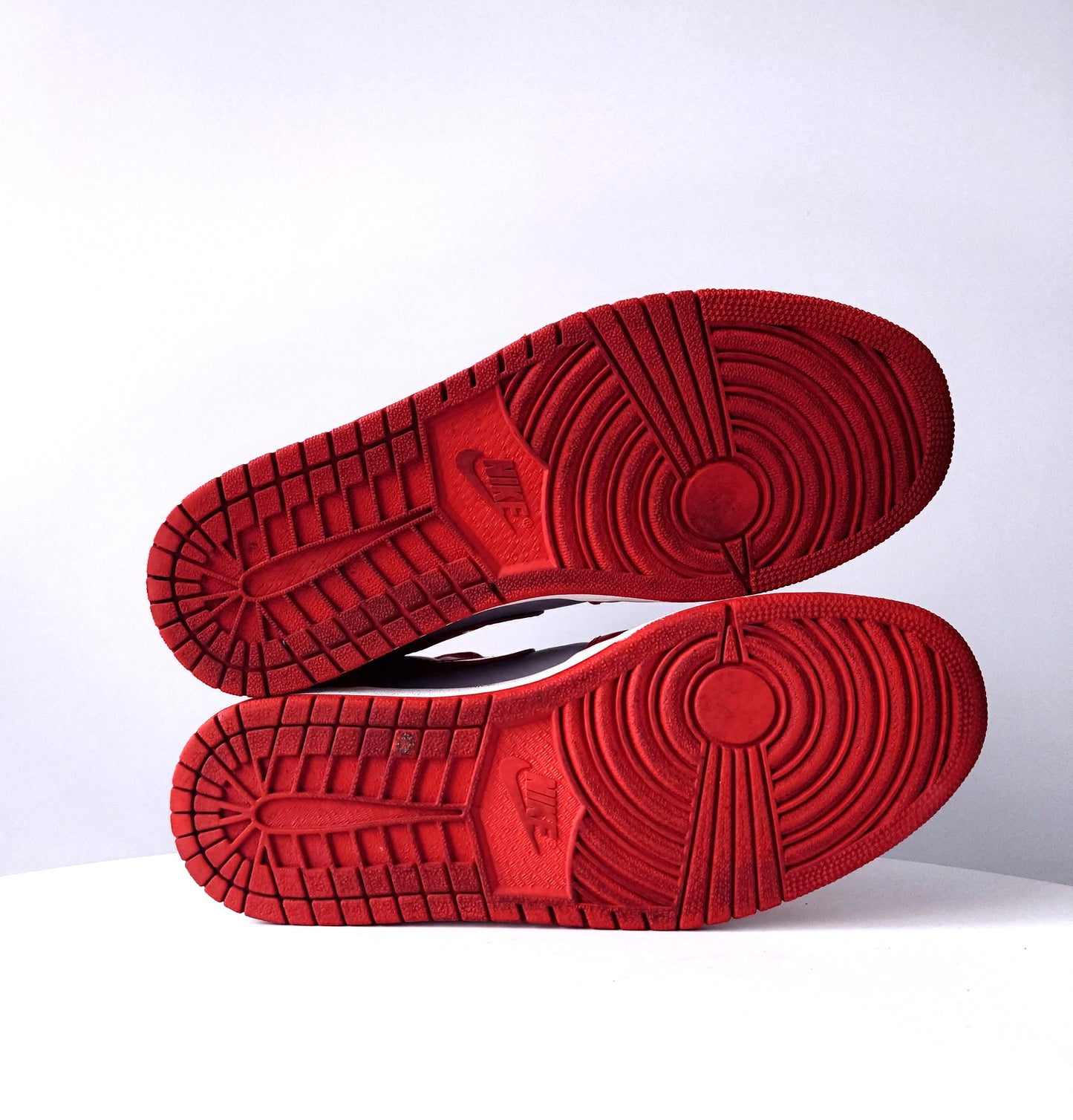 NIKE AIR JORDAN 1 RETRO HIGH ネバタ