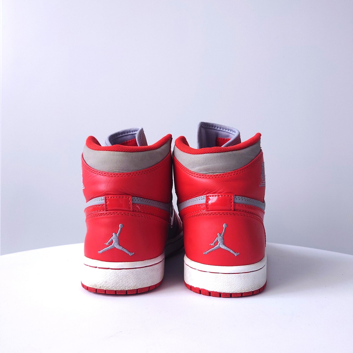 NIKE AIR JORDAN 1 RETRO HIGH ネバタ
