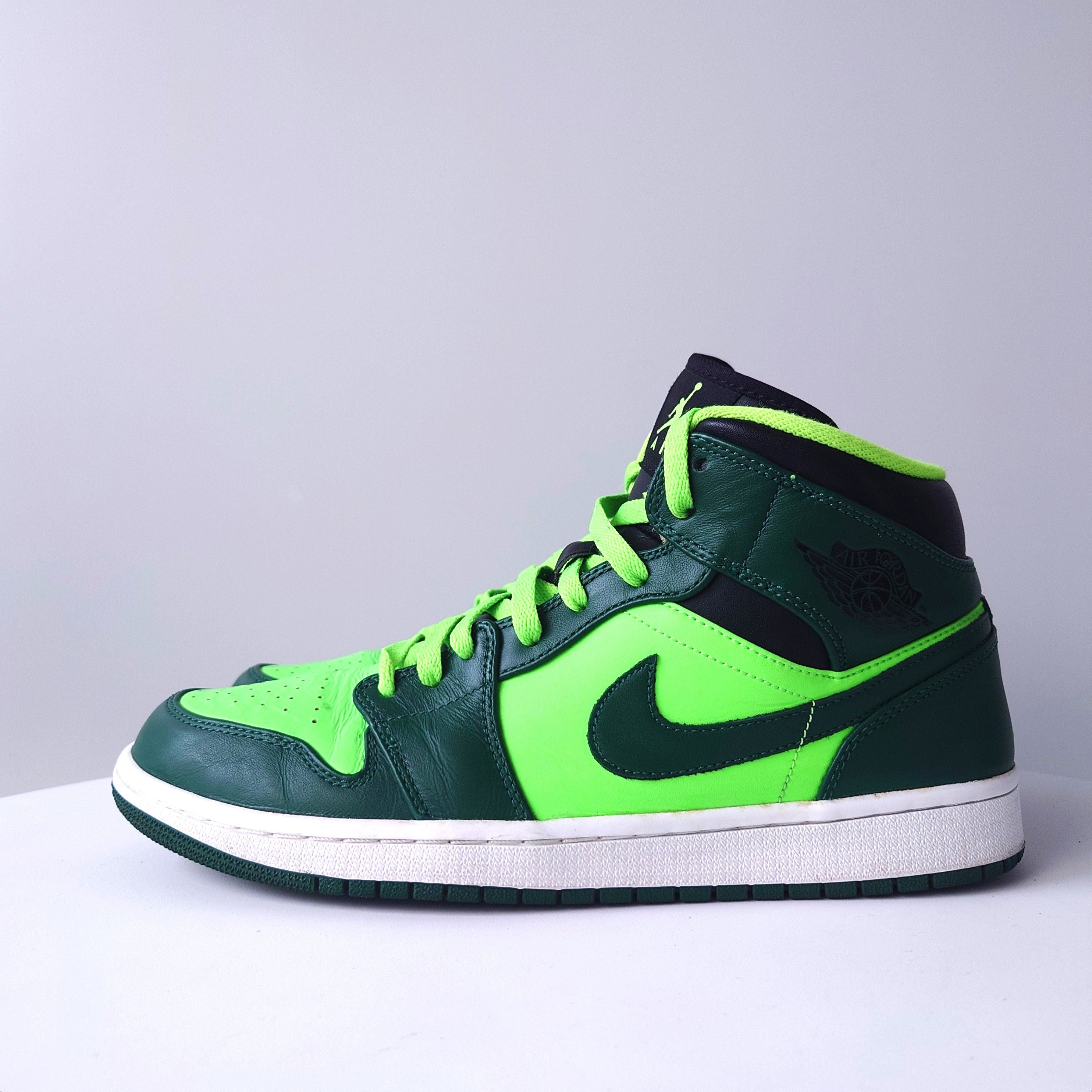 NIKE AIR JORDAN 1 MID COLLEGE PACK オレゴン