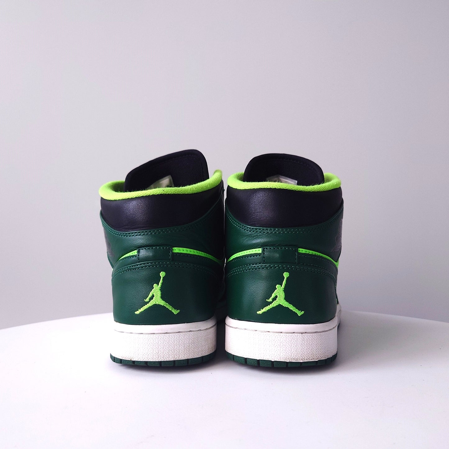 NIKE AIR JORDAN 1 MID COLLEGE PACK オレゴン