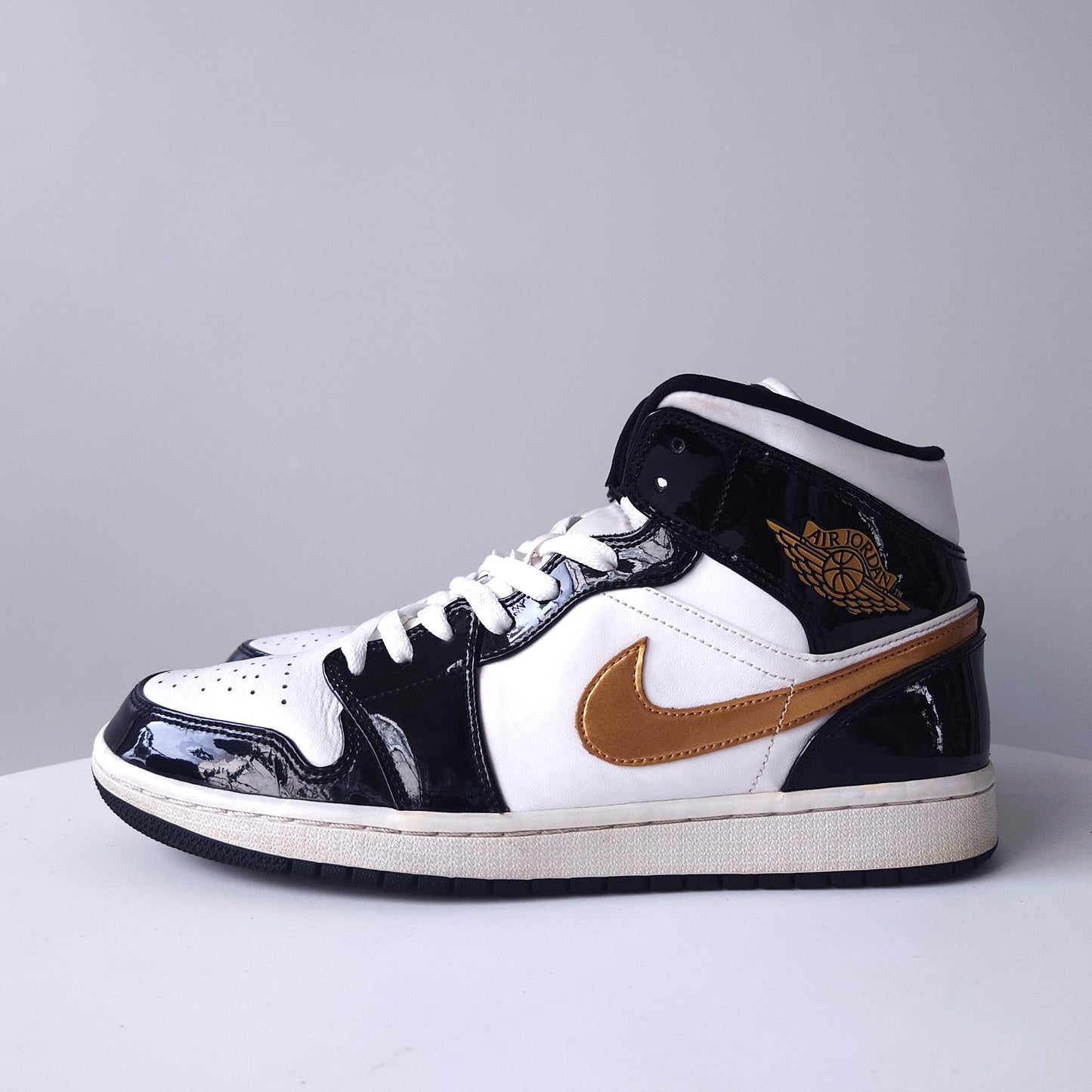 NIKE AIR JORDAN 1 MID PATENT BLACK 日本未発売