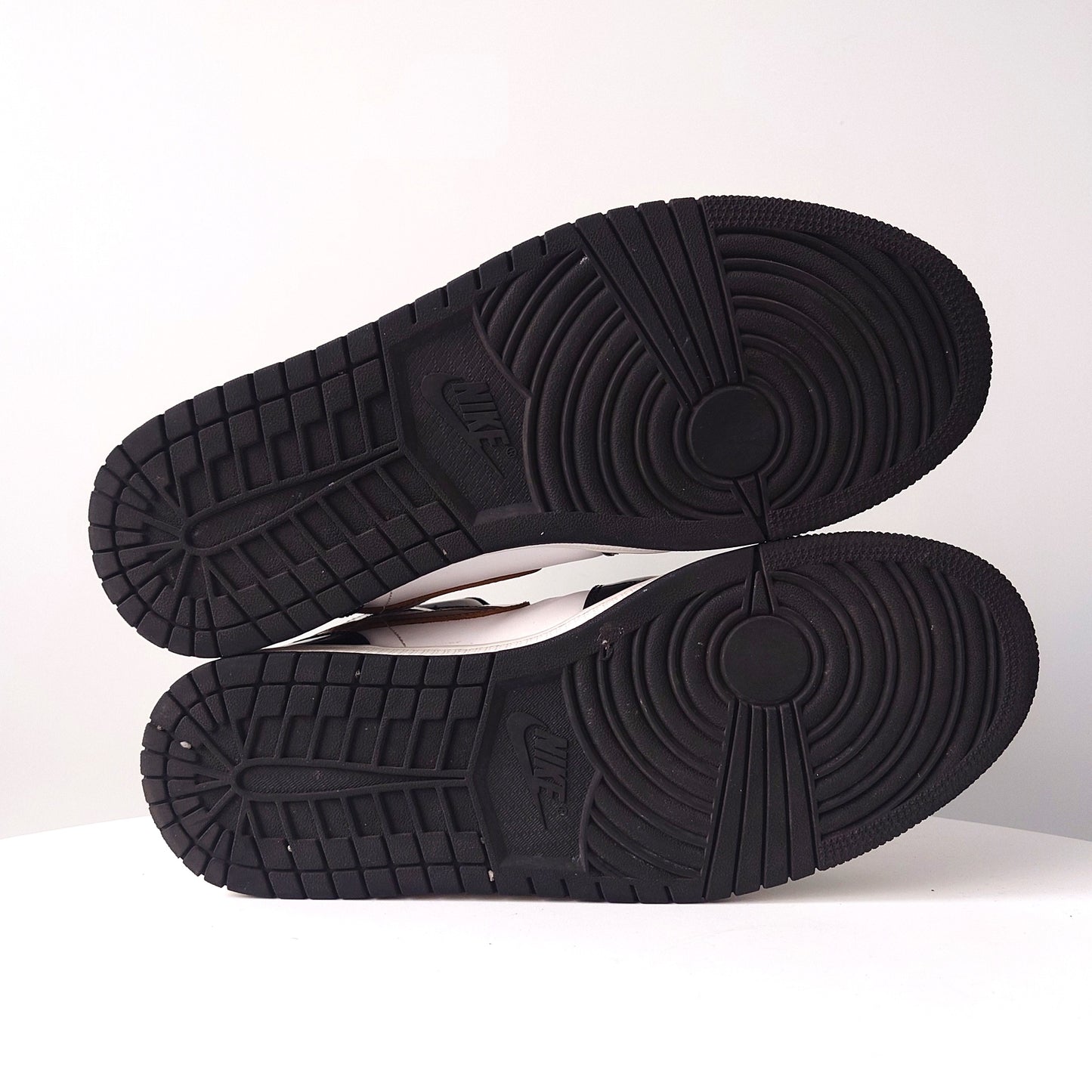 NIKE AIR JORDAN 1 MID PATENT BLACK 日本未発売