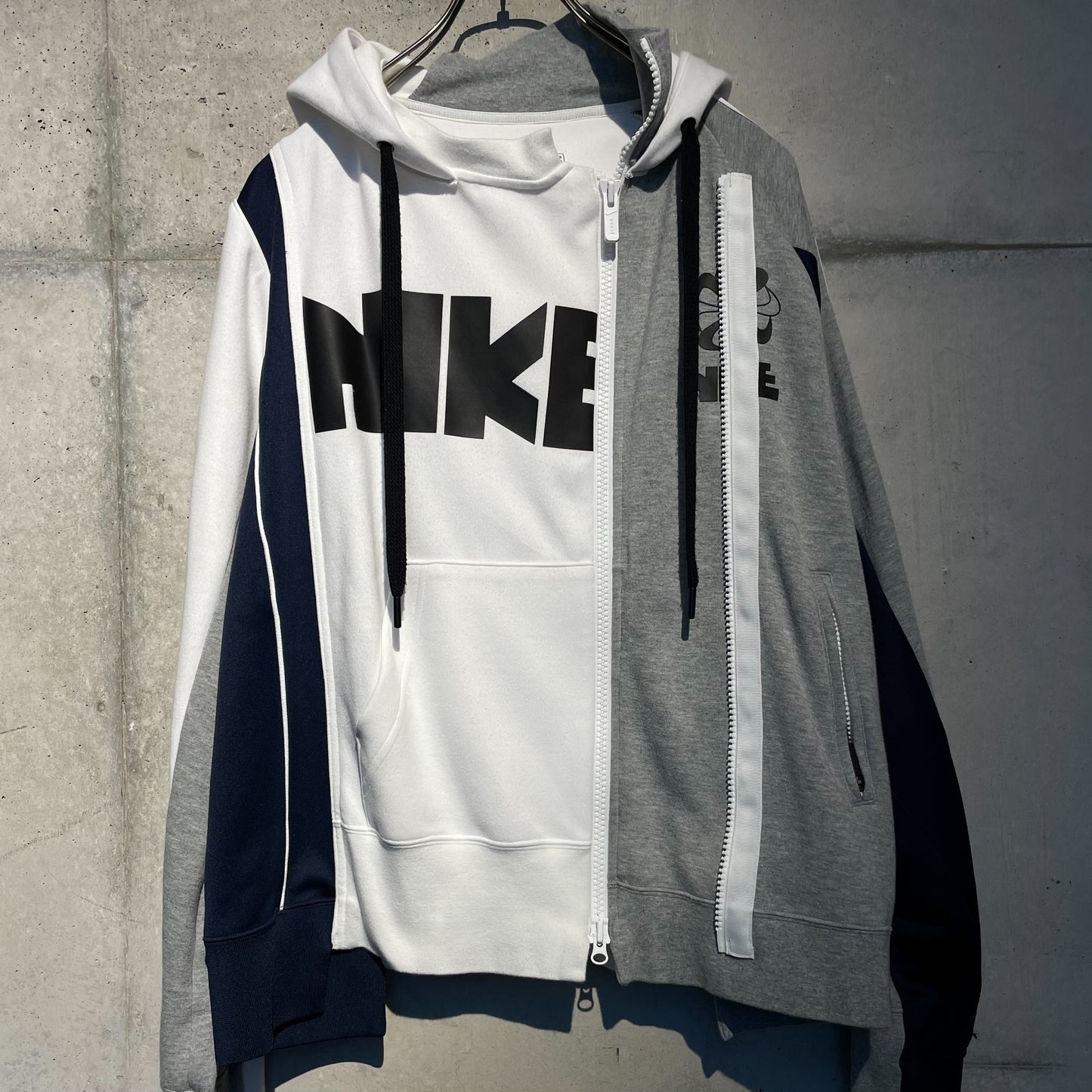 sacai × NIKE 再構築 ダブルジップパーカー